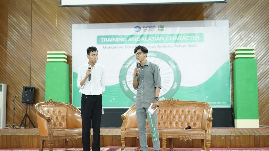 Photo Speaker presenting