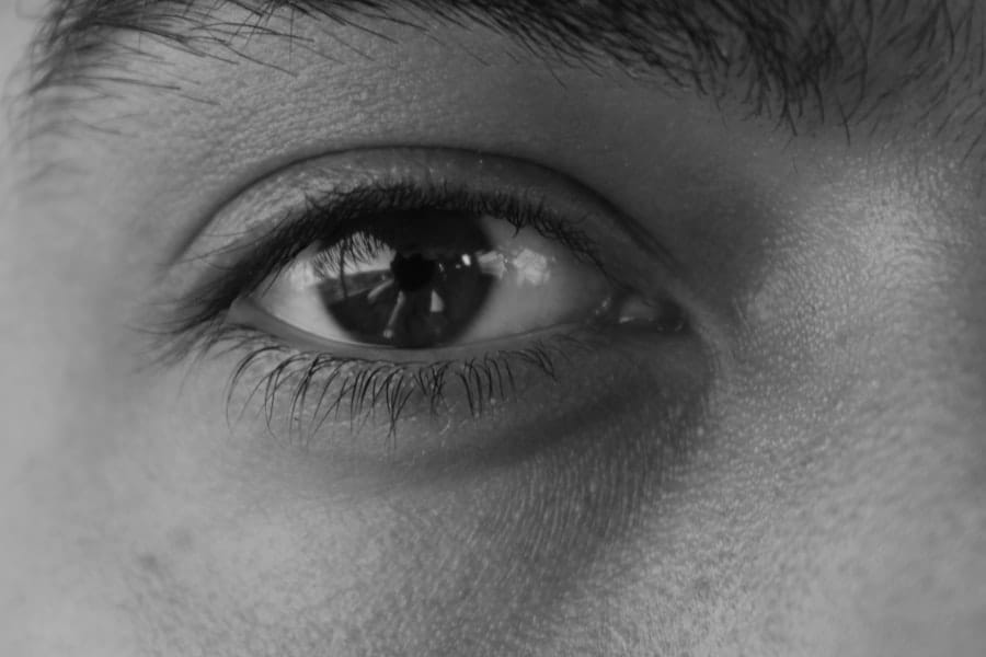 Photo eye contact psychology